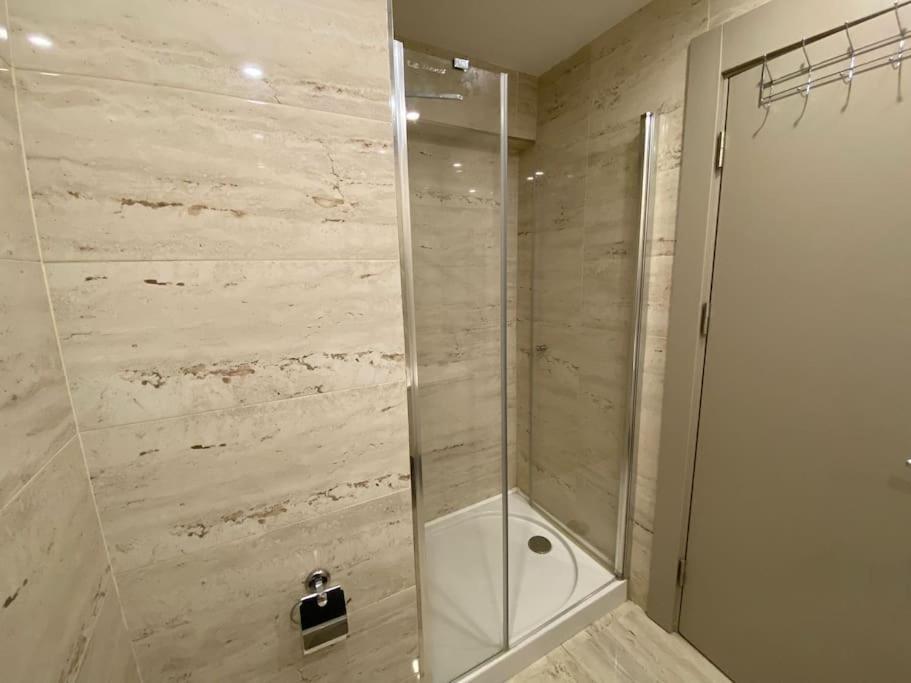 Daire Site Icinde! New! Modern Apart In Kadikoy